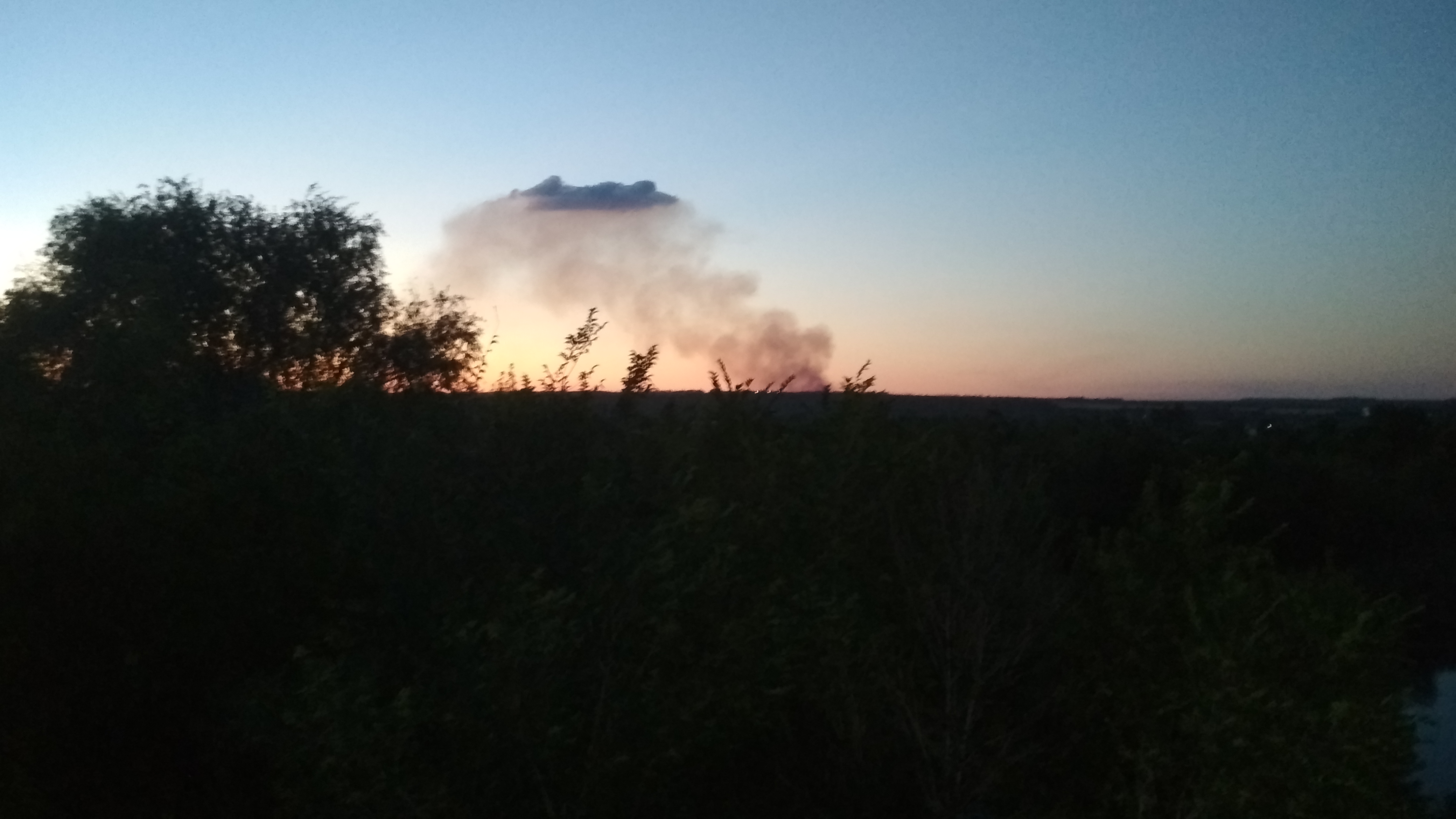 Погода в славянском. Черное облако в Дуброво. Чёрная туча Усть Каменогорск. Снимки угольного облака над Красноярском. Чёрное облако бушует налюд Липецком 2021.