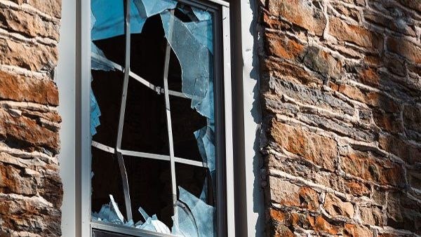 Як діяти мешканцям Слов’янська, якщо після обстрілів вибило вікна