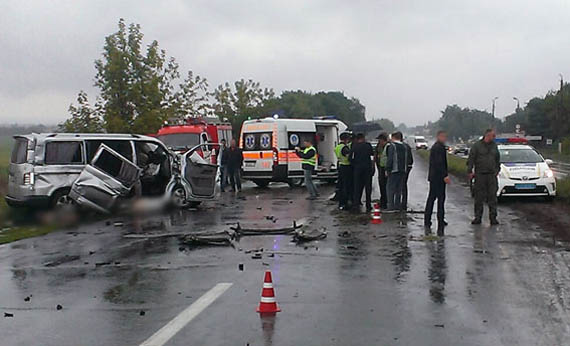 Между Славянском и Краматорском масштабное ДТП. Два человека погибло (фото)