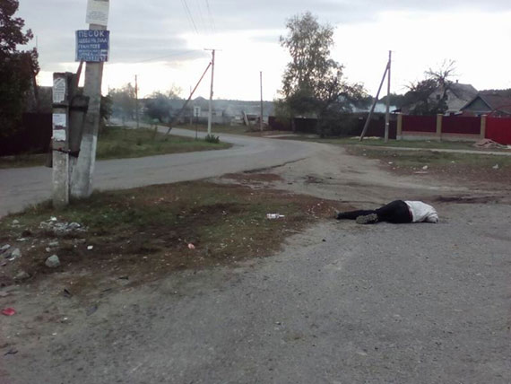 Неподалёку от места аварии полицейские нашли нетрезвого правонарушителя, который спал прямо на земле