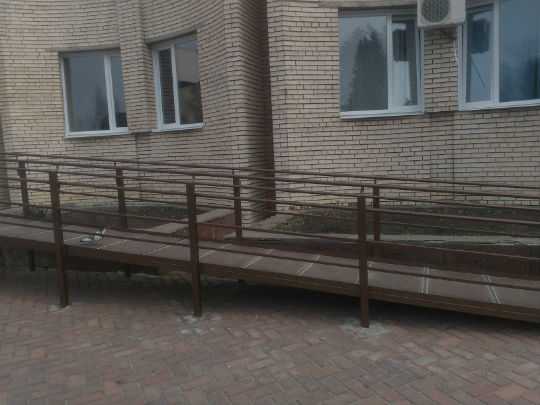В Славянске торжественно презентовали обновленные помещения Центральной библиотеки. Фото