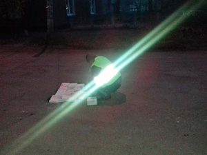 Отчаявшийся житель Славянска сам ремонтировал разбитую дорогу