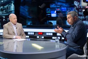 Доктор Комаровский: У нас на каждом углу аптеки, где вместо лекарств продается дерьмо. Но эту тему страшно поднимать – грохнут