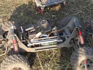 В Краматорске в Кутовой балке проводят гонки радиоуправляемых машин