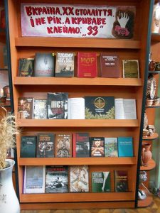 В Славянской библиотеке функционирует книжная выставка, посвященная голодомору 1932-1933 годов