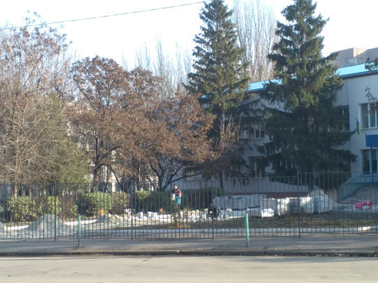 В школу по новой плитке. Кому из славянских школьников повезло?