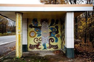 Возле Славянска «реконструировали» остановку, уничтожив уникальную украинскую мозаику