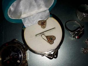 Трое жителей Николаевки ограбили дом местной жительницы