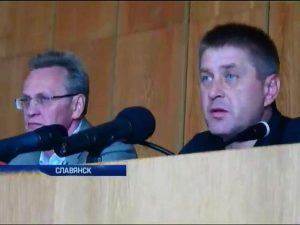 “Могилы погибших жителей города не успели порасти травой, а они опять уже тут как тут со своими подлыми тортиками”, – Казанский