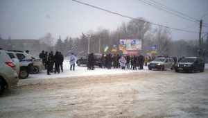 “Порошенко, Янукович, вашi нари будуть поруч!”, – в Краматорске собрались сторонники импичмента президента