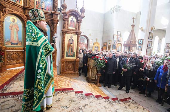 Порошенко посвятив вербу у московського попа, який торік відкривав церкву у «ДНР»