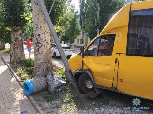 В Славянске маршрутка столкнулась с легковым автомобилем