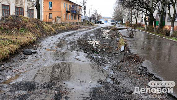 В Славянске 3 млн гривен потратят на улицу с утонувшей «Волгой», жабами и историей