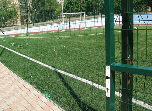 В Краматорске начали потихоньку курочить новую спортплощадку