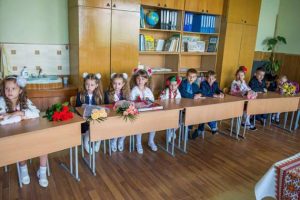 Без парт и учебников. Реформа образования в Украине споткнулась о местные власти