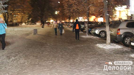 В Славянске круглосуточно работают бесплатные катки