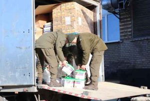 Гвардійці із латвійськими друзями знов на Сході з подарунками. Відео