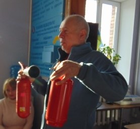 У Слов’янську рятувальники навчали соціальних працівникам алгоритму дій при пожежі