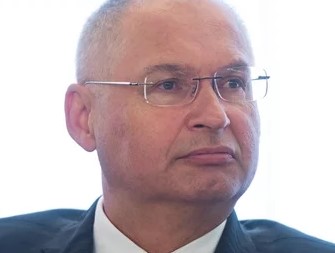 Украл бутерброд: В Словении скоропостижно ушел в отставку депутат от правящей партии Дарий Крайчич