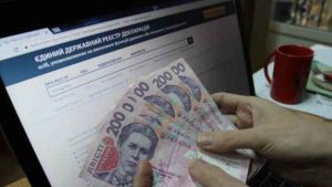 Строители и домработницы должны подать декларации о доходах: налоговая напомнила правила