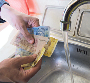 Почему украинцам придется платить за воду соседа и дырявые трубы: все о новшествах ЖКУ