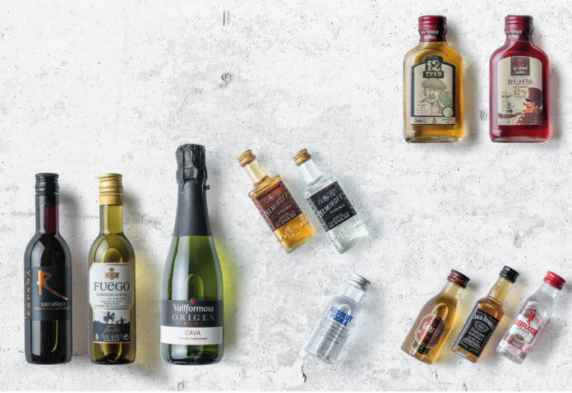 Виски, джин, вино и водка: пассажирам авиакомпания МАУ в полете будут предлагать выпить