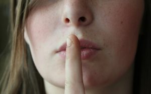 В Украине с полуночи наступит предвыборный “день тишины”