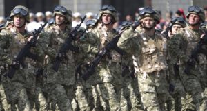 Порошенко: в Украине нет, не было и не будет частных армий