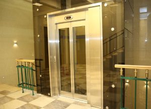 В жилых домах от 4 этажей предлагают обязательно проектировать лифты