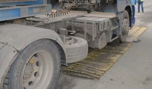 Прокуратура вимагає стягнення з власника великовагового автомобіля сплати понад 52 тис грн за проїзд дорогами загального користування