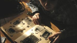 Приметы и суеверия: как правильно избавляться от старых фотографий