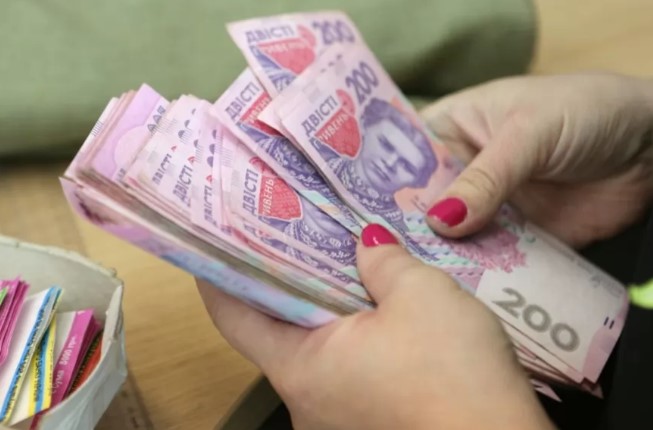 Работодателя хотят обязать платить пеню за задержку зарплаты