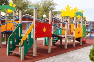 Кабмин сократил бумажную волокиту при переоборудовании помещений и постройке детских площадок