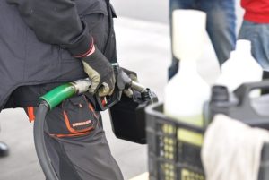 Цены в мае: газ вниз, бензин вверх