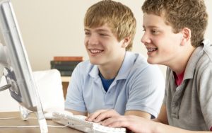 МОН снизит требования к школьным компьютерам