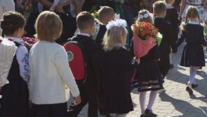 Школьников и педагогов Славянска запретили приобщать к религиозным и политическим мероприятиям. Опубликован приказ