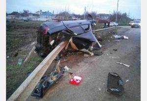 Жуткое ДТП под Харьковом: отбойник прошил машину насквозь