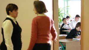 Обидел учителя — штраф: Рада пытается защитить учителей, а родители школьников паникуют