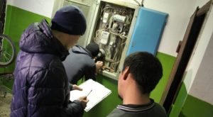 Пеня, суды, отключения: должников по коммунальным платежам ожидают более суровые наказания