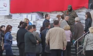 Хроника оккупации: депутаты передали часть здания городского совета боевикам, милиция заблокировала на трассе организацию «Юго-Восток»