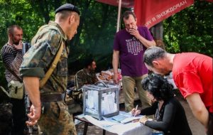 В Донецкой области двум должностным лицам объявлено подозрение из-за организации “референдуму”