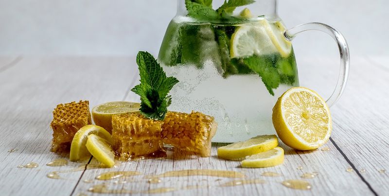 Мед с водой: В чем заключается польза напитка