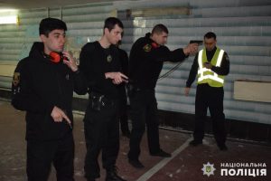 Слов’янські поліцейські вдосконалюють свої вміння у володінні зброєю