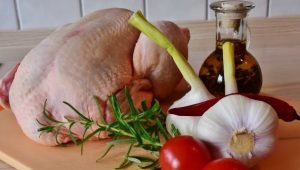 Почему нельзя мыть сырую курицу