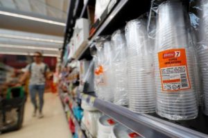 ЕС ввел запрет на одноразовую пластиковую посуду и гигиенические палочки