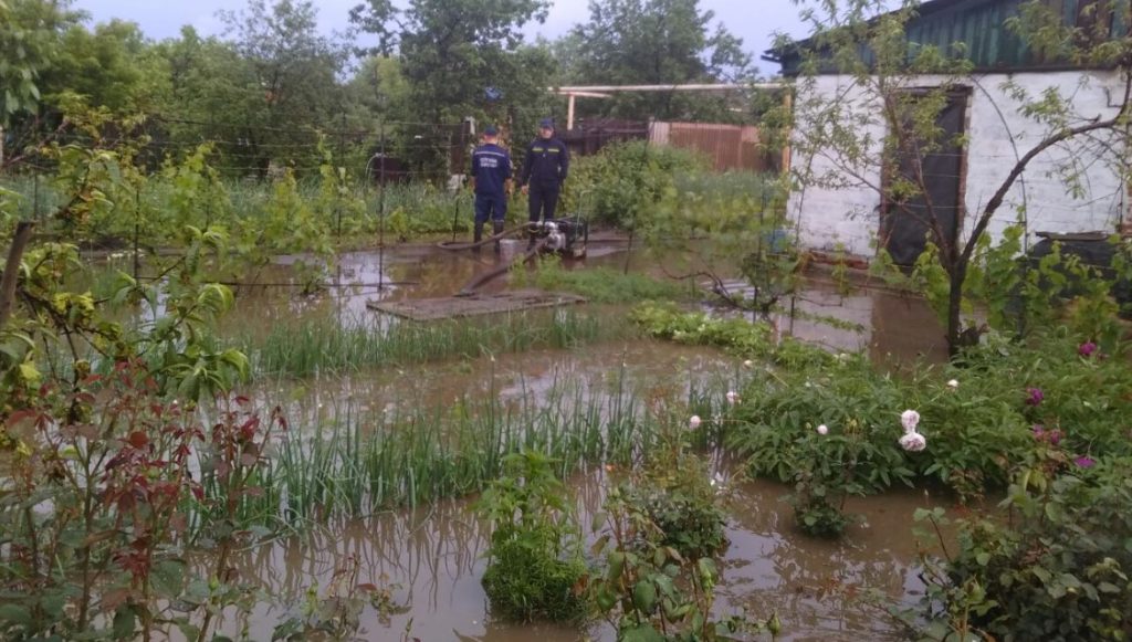 Рятувальники Донеччини ліквідовують наслідки негоди