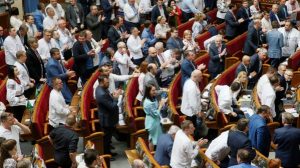 Зеленский распускает Верховную Раду