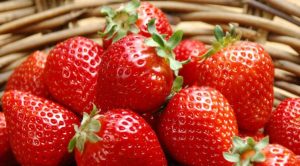 Кому нельзя есть клубнику