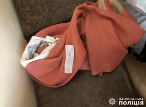 Дитина, знайдена на вокзалі в Лимані, уже взята під опіку