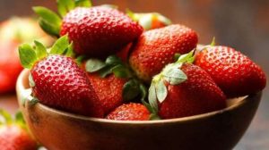 Медики выяснили, как клубника лечит язву и гастрит